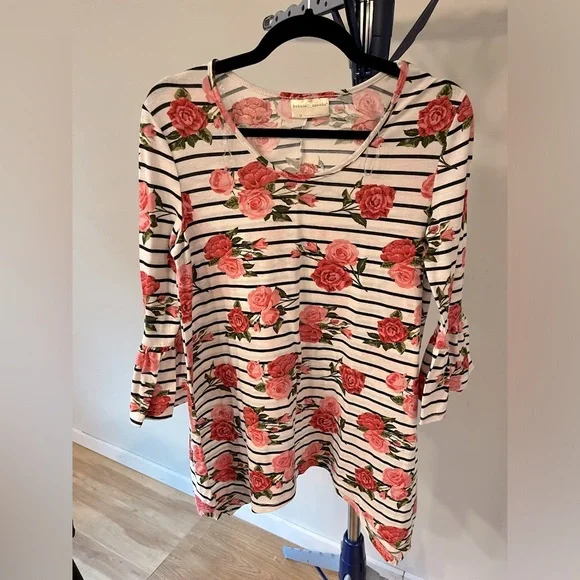 Bobbie brooks floral top size medium - Picture 2 of 6